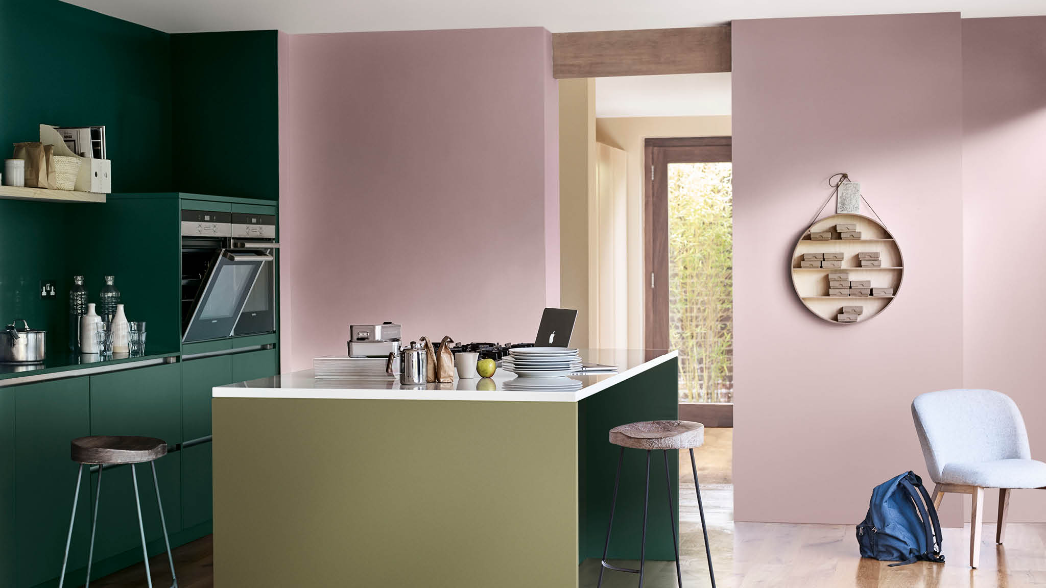 Heart Wood kitchen with green 以「Heart Wood」配搭綠色等活力色彩,髹畫廚房