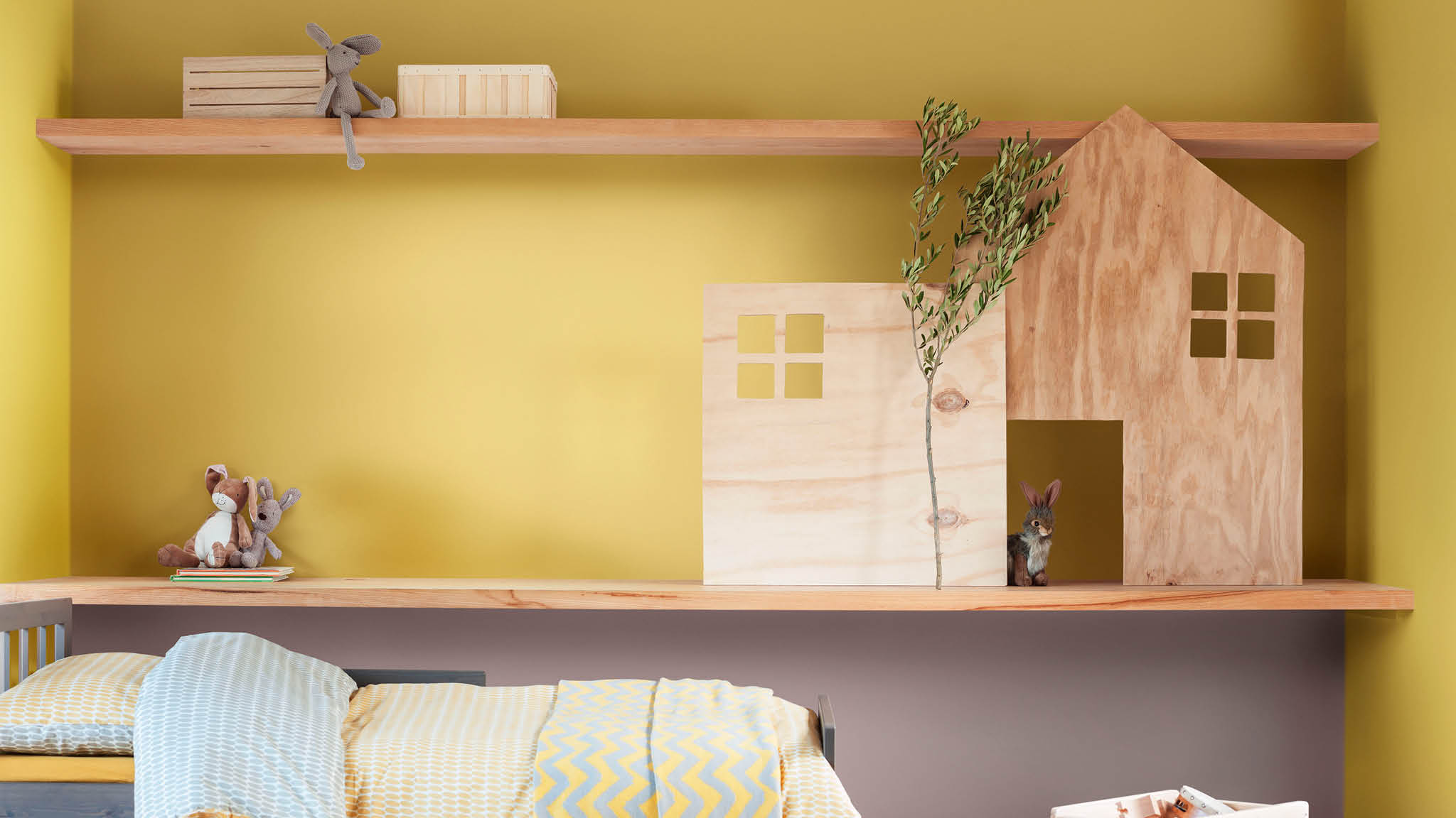 Yellow and Heart Wood child’s bedroom 以「Heart Wood」色彩配搭黃色,髹畫兒童睡房