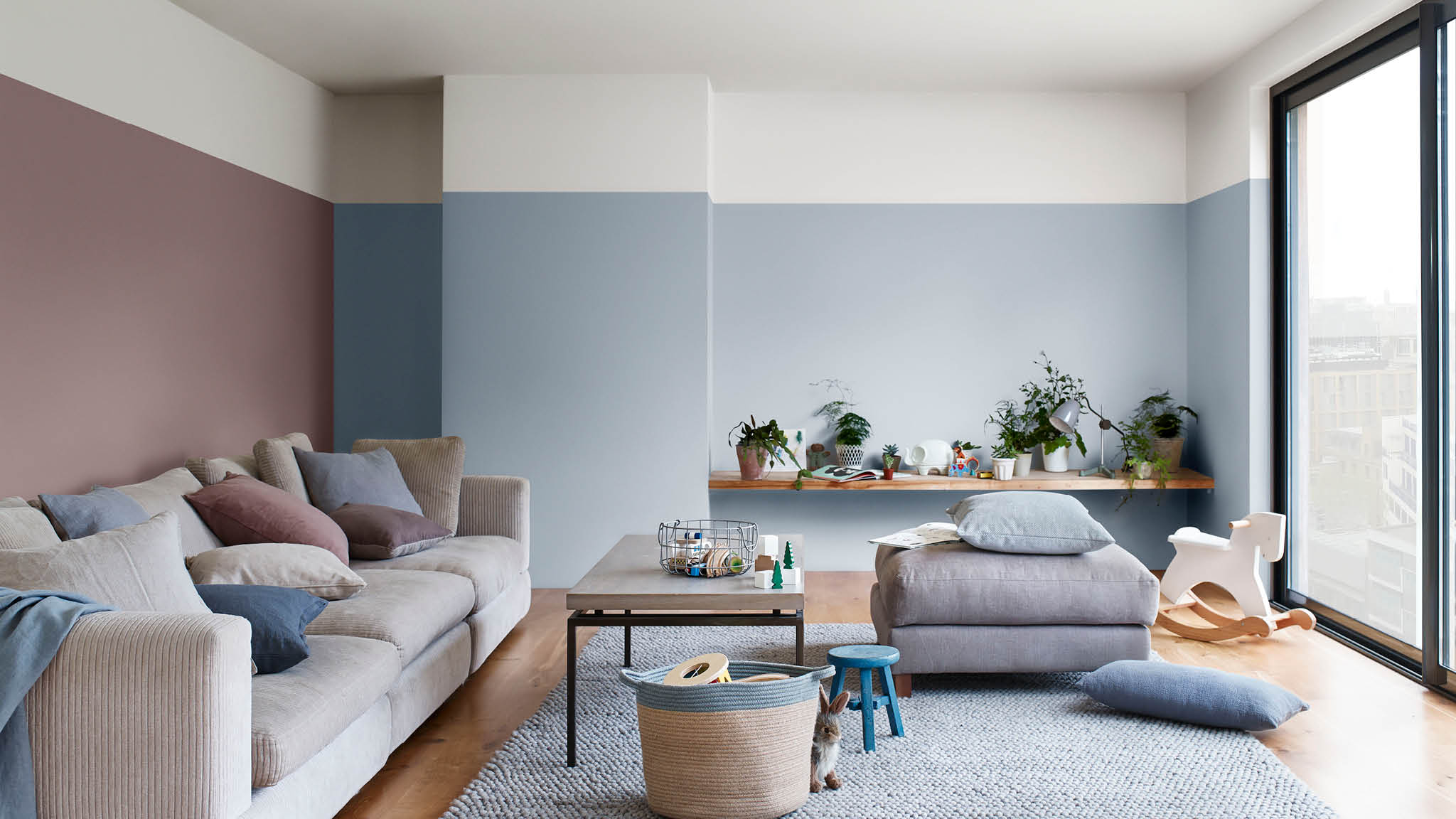 Blue and Heart Wood living room 以藍色色調配搭「Heart Wood」色彩,營造合家歡客廳