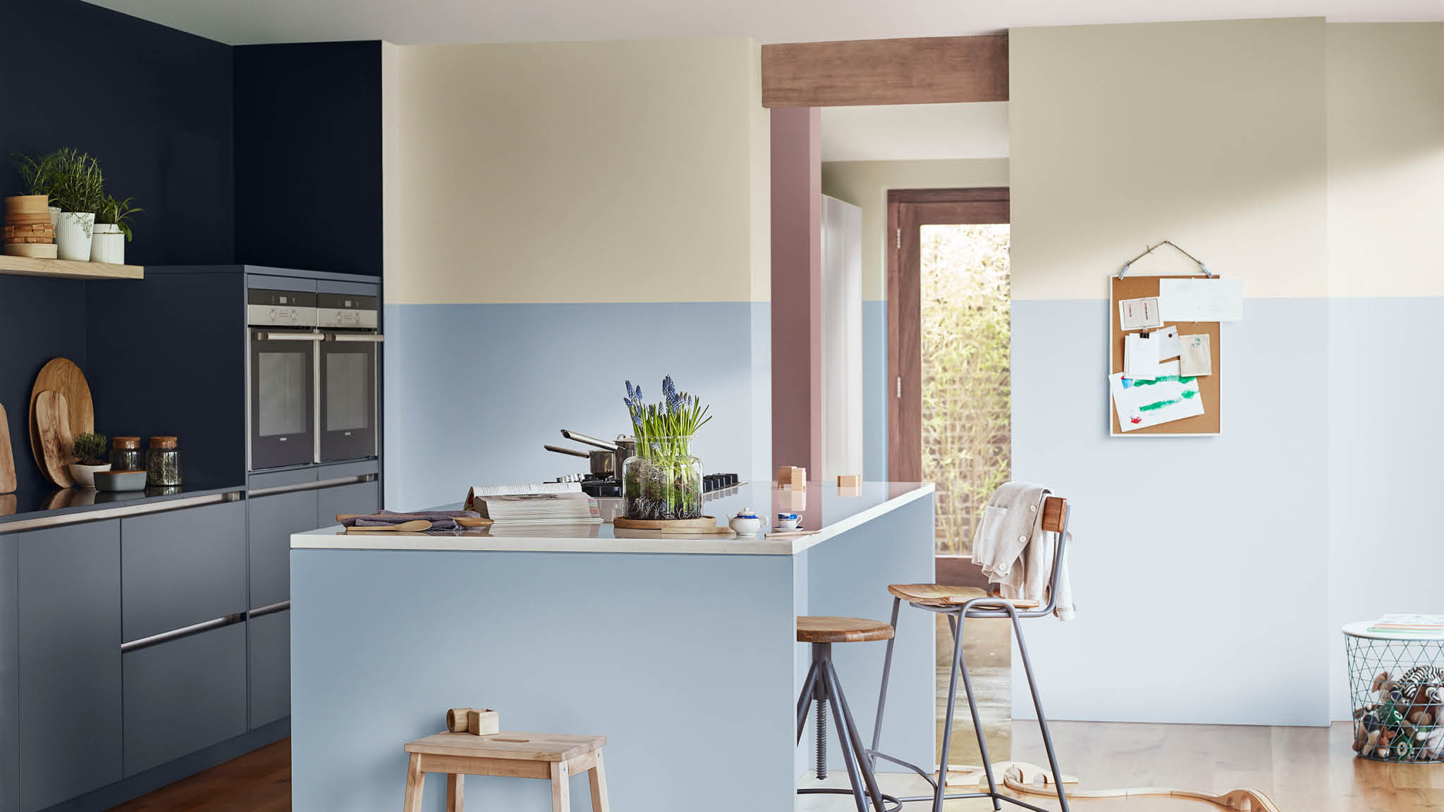 Kitchen in pastel shades 以「Heart Wood」配搭粉色色調,髹畫廚房