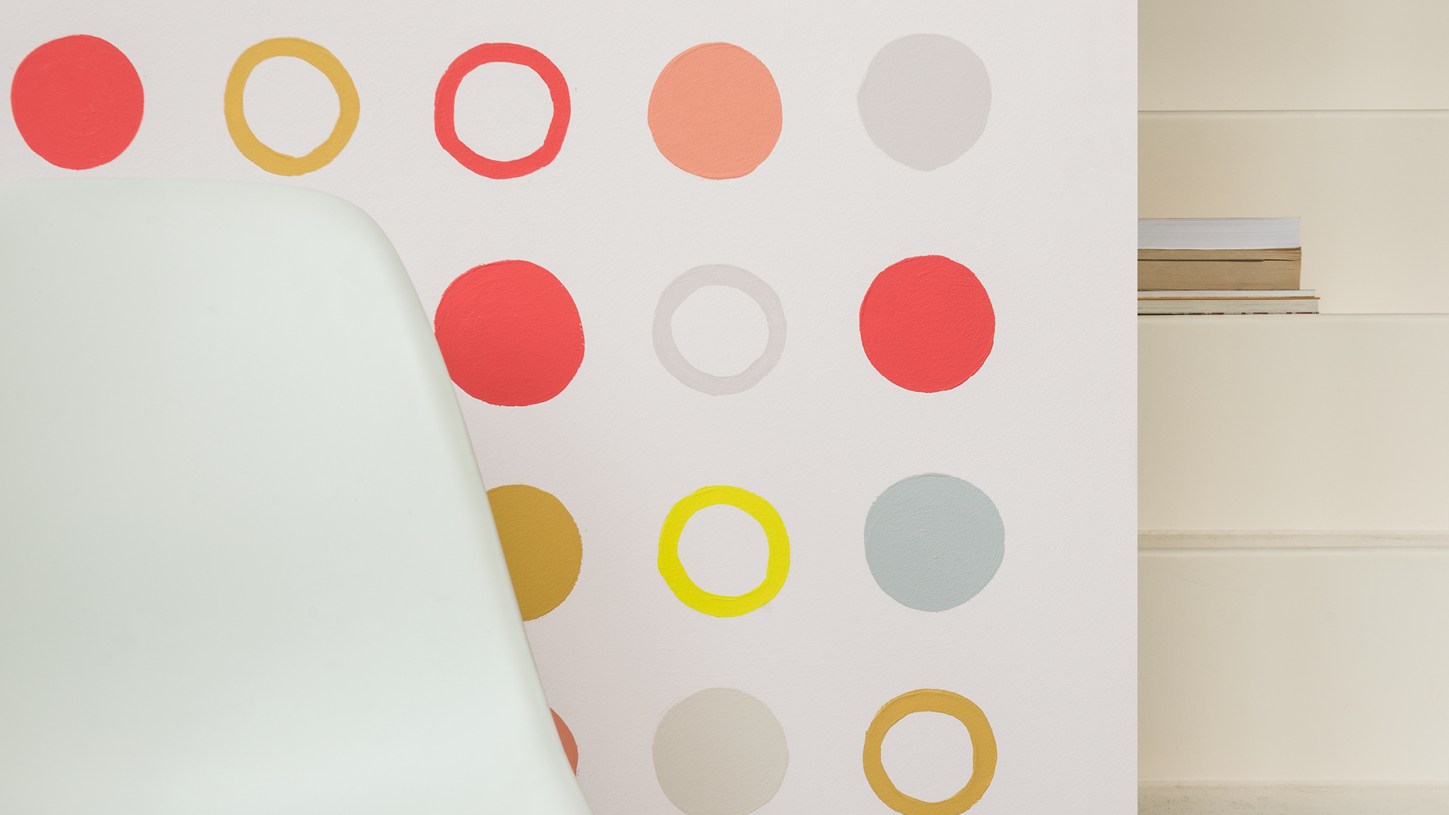 Spotted wall design 試試在牆上畫上繽紛的圓點,設計出活力創意十足的工娛空間。