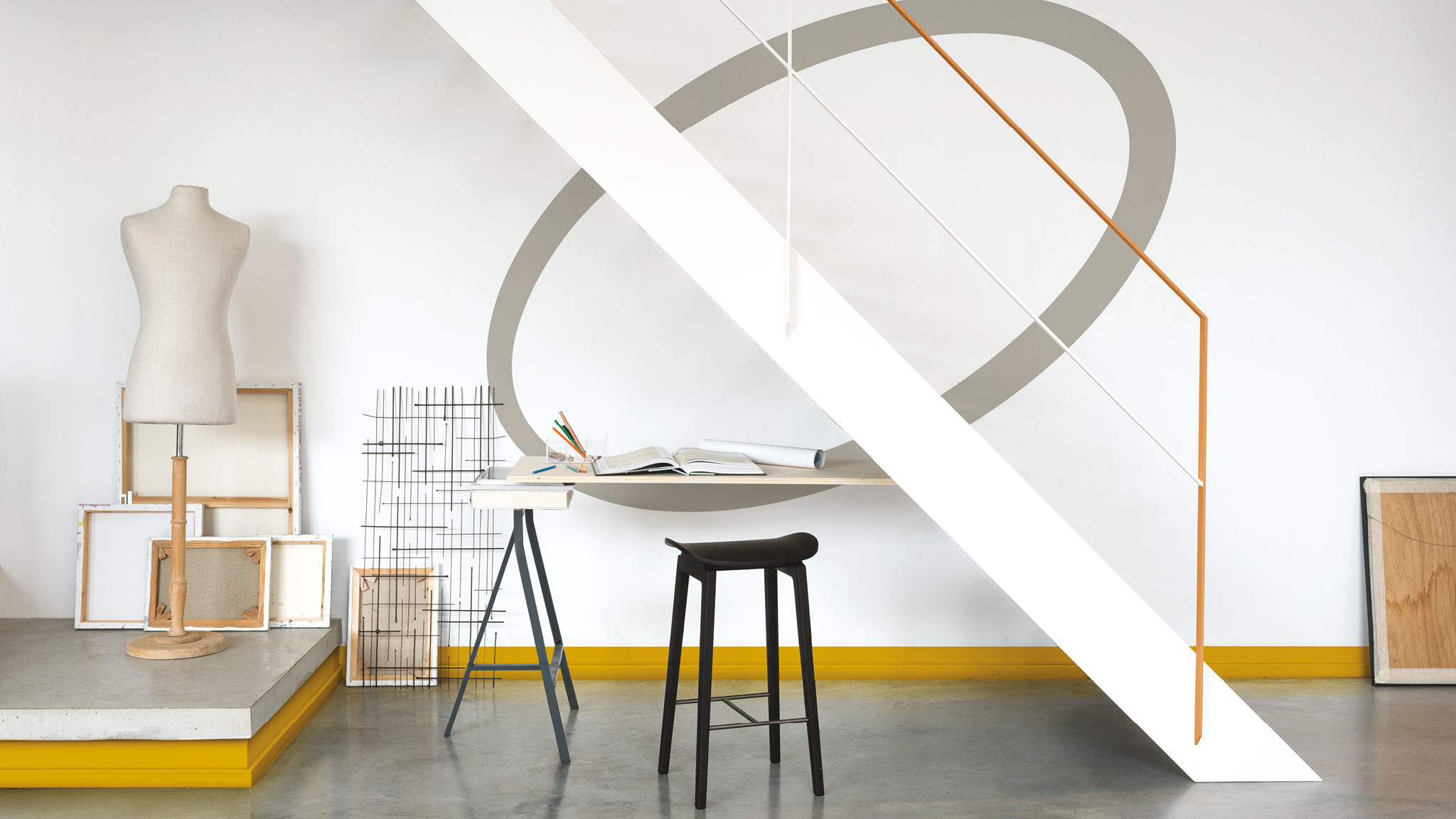 Oval Workspace 運用互動色彩設計,規劃工作區域。