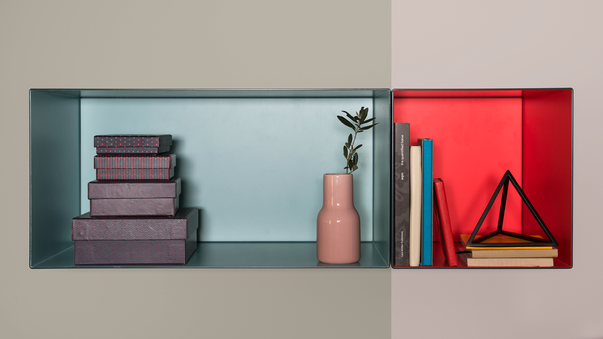 Alcove accent colours 強烈的重點色可以突出壁龕結構。