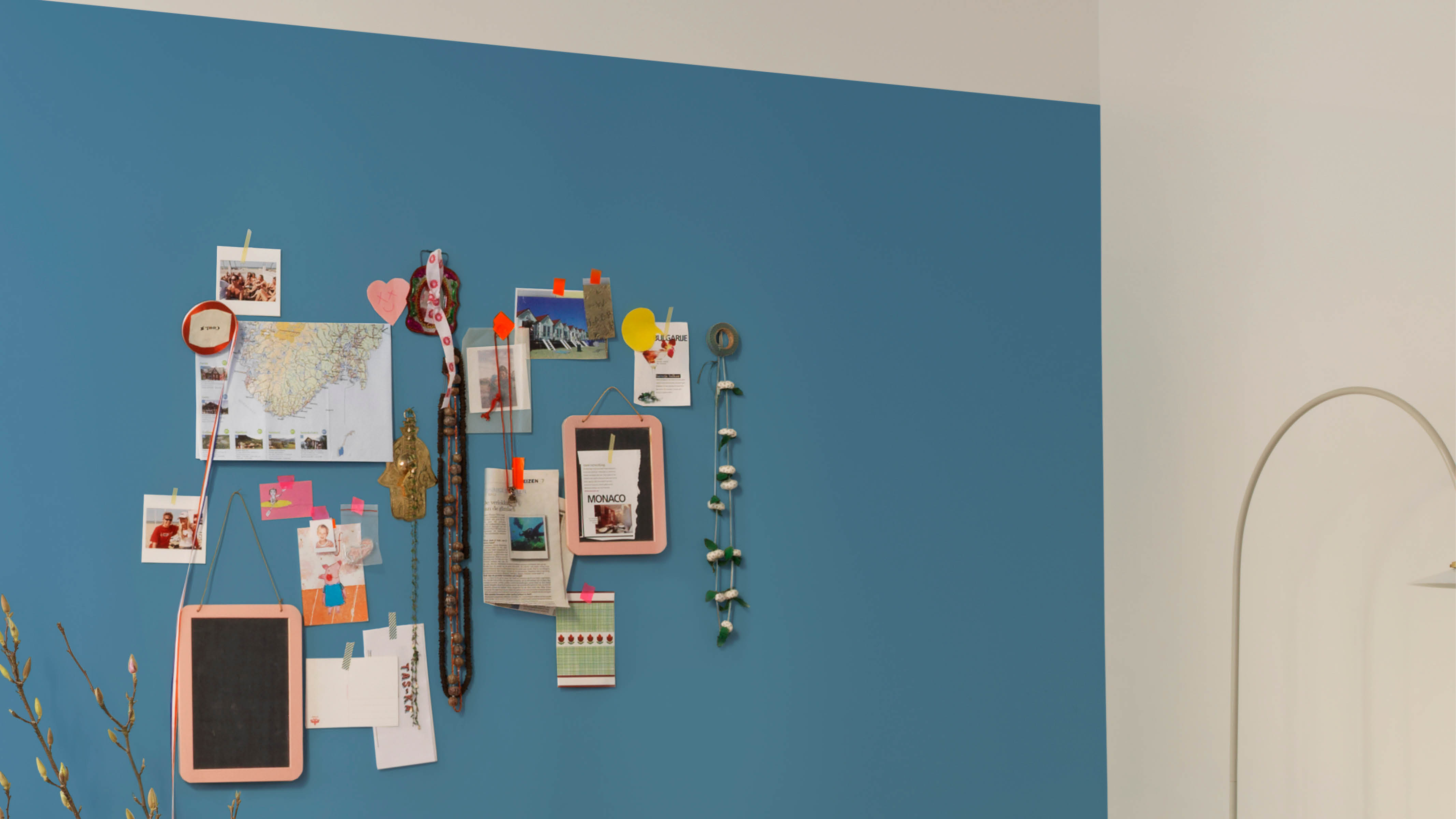 Blue and white nursery 百搭的完美配色。營造出寬闊、大海的感覺,讓都會中的公寓也有臨海小木屋的感覺。