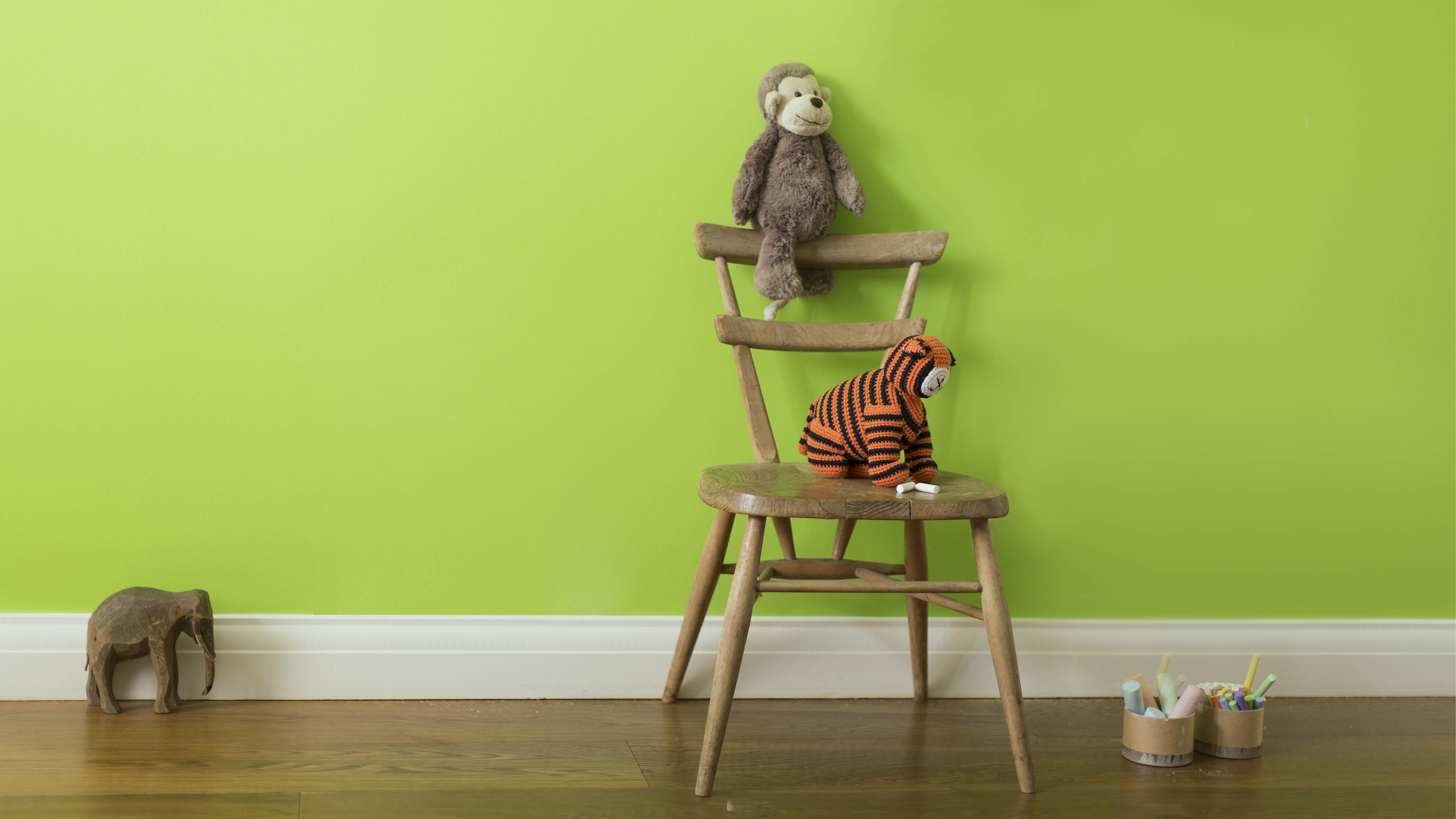 Green painted nursery 為什麼不把牆壁髹成綠色,並把天花板髹成藍色,呈現出與大自然對應的色彩?