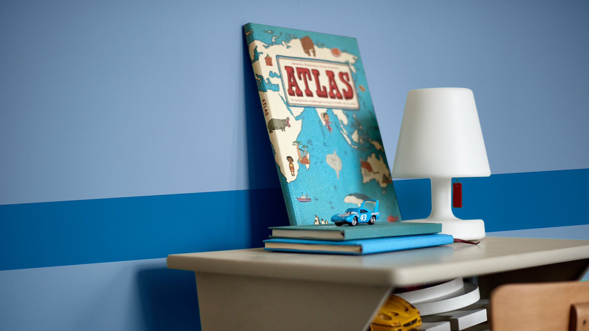A simple stripe Create a simple stripe on your child’s walls