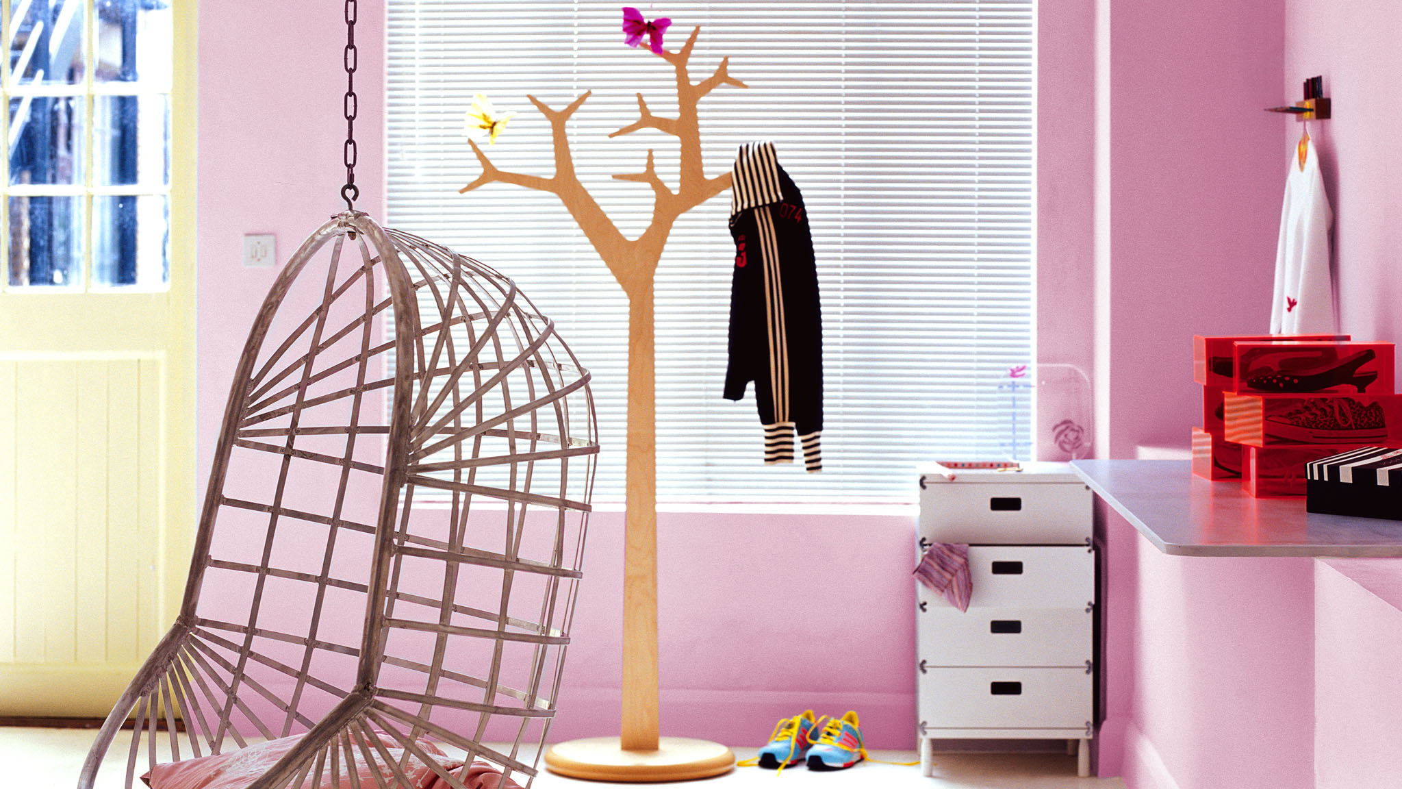 Light pink bedroom Pairing pink with neutral in a child’s bedroom