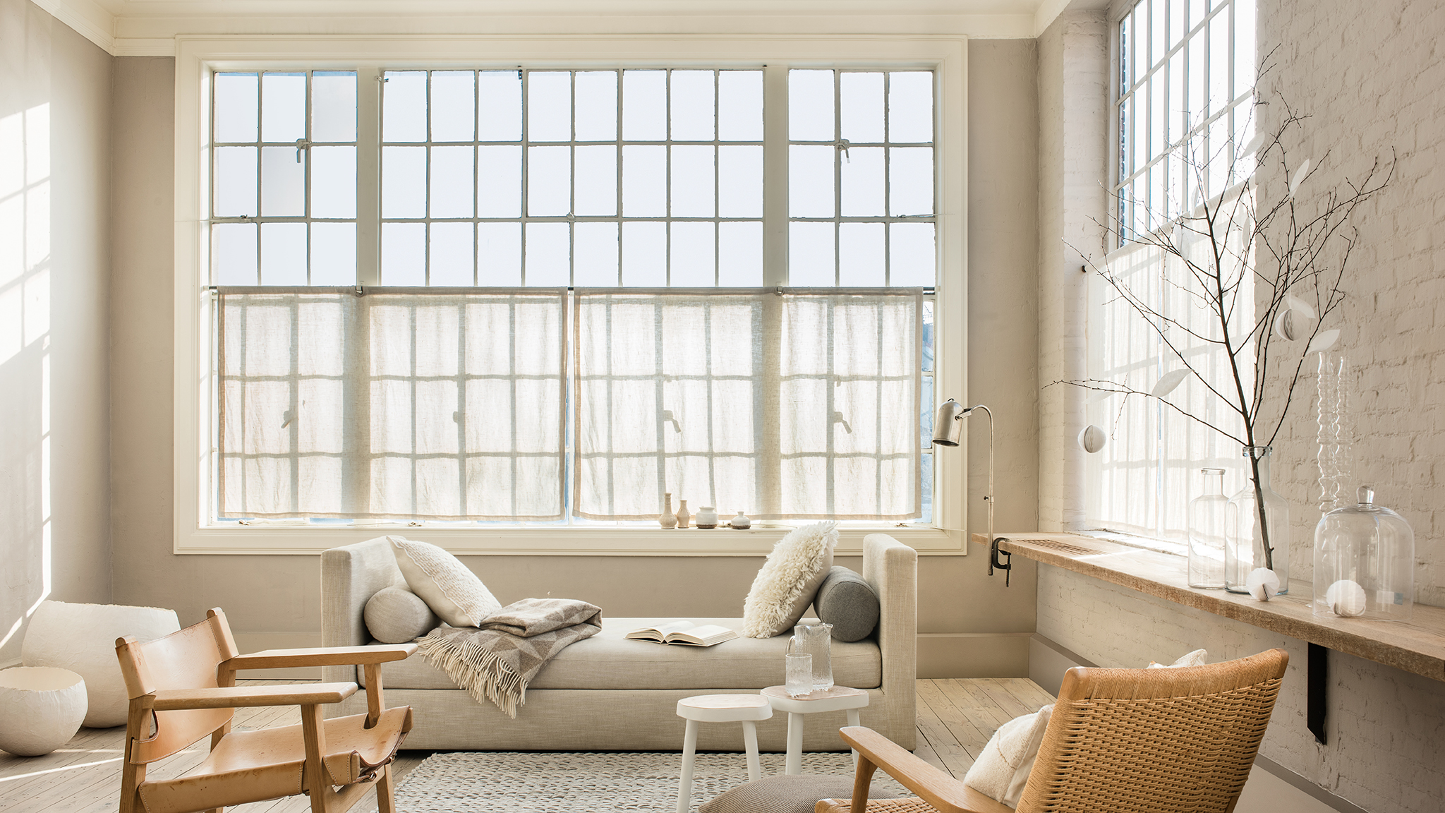 A natural and neutral living space Pairing natural textures with off-white tones will add depth to your room.