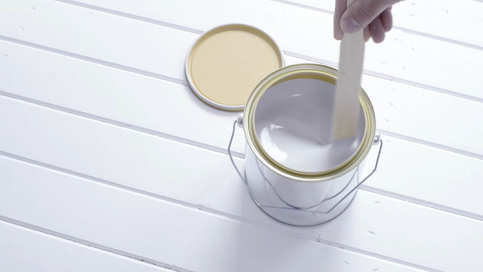 Stirring paint Mixing your paint before applying it will ensure a consistent colour and finish.